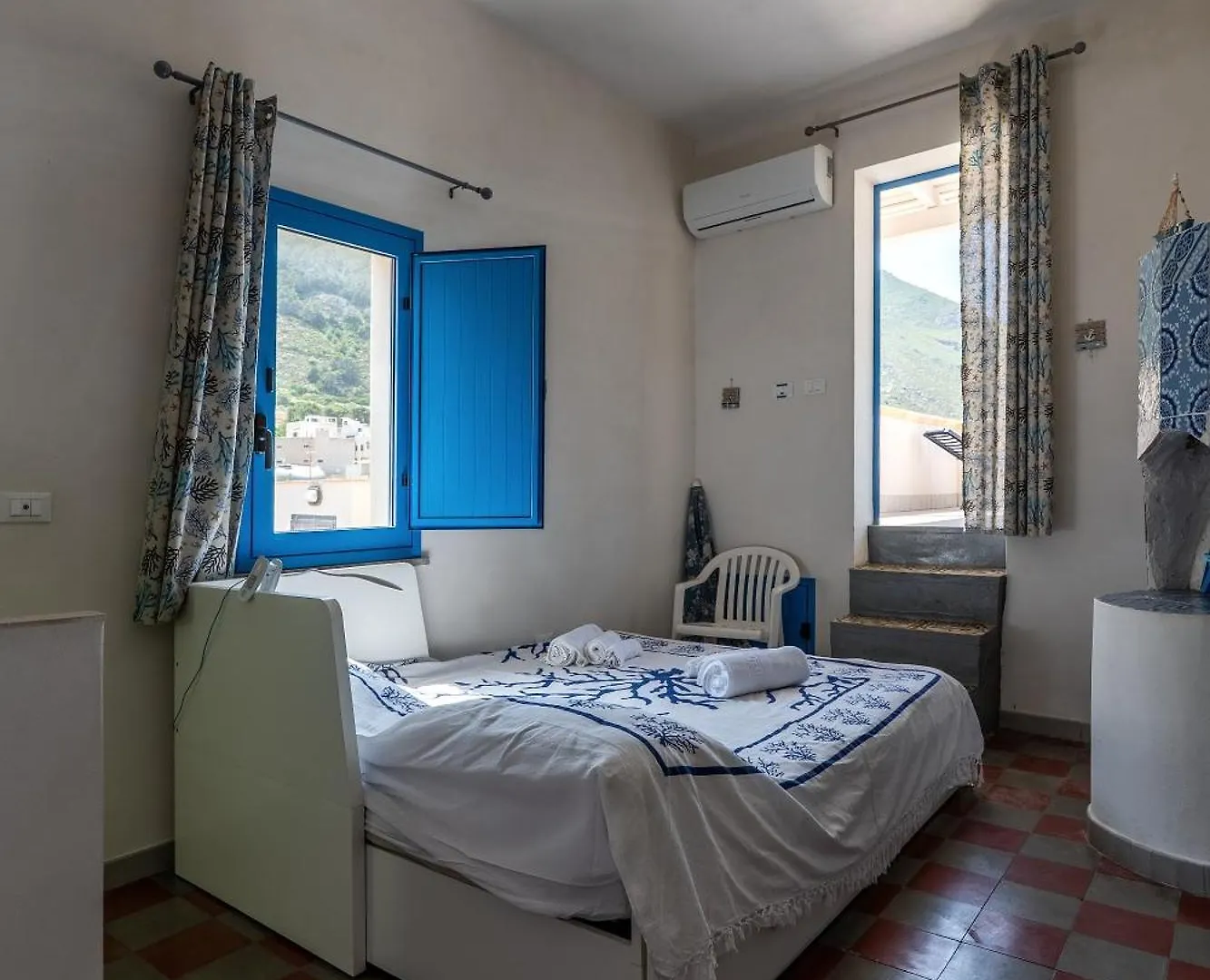 The Twins Rooms In Marettimo 1 0*,  Italia