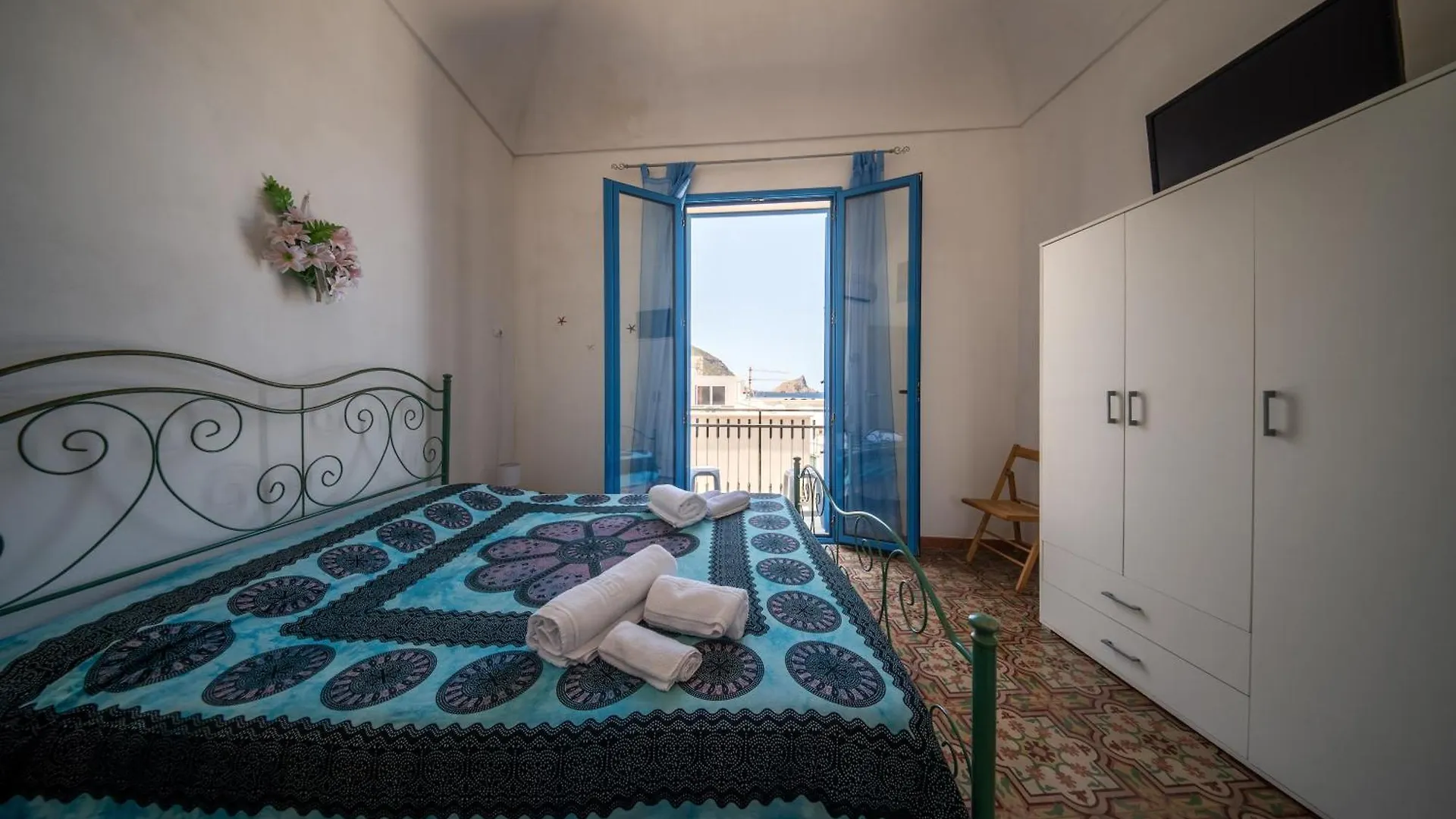 The Twins Rooms In Marettimo 1