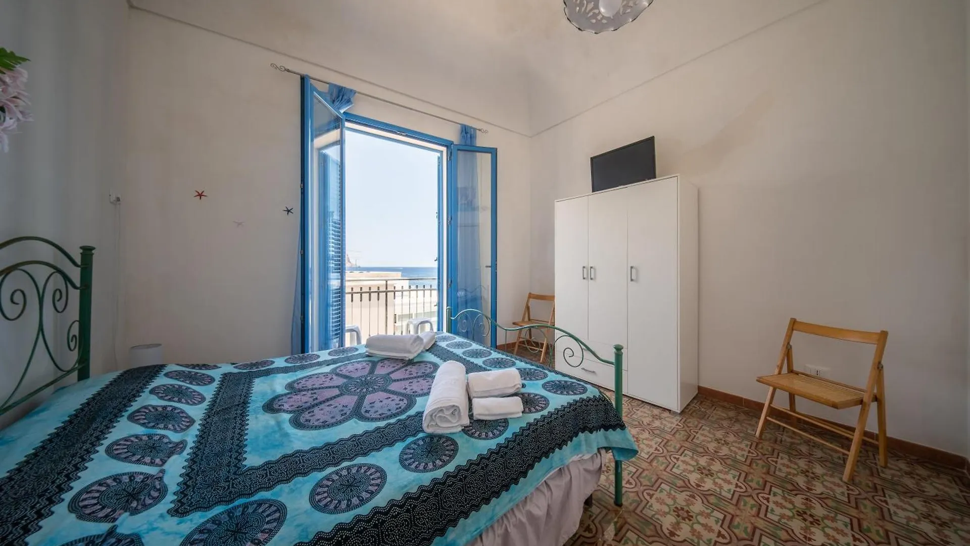 The Twins Rooms In Marettimo 1